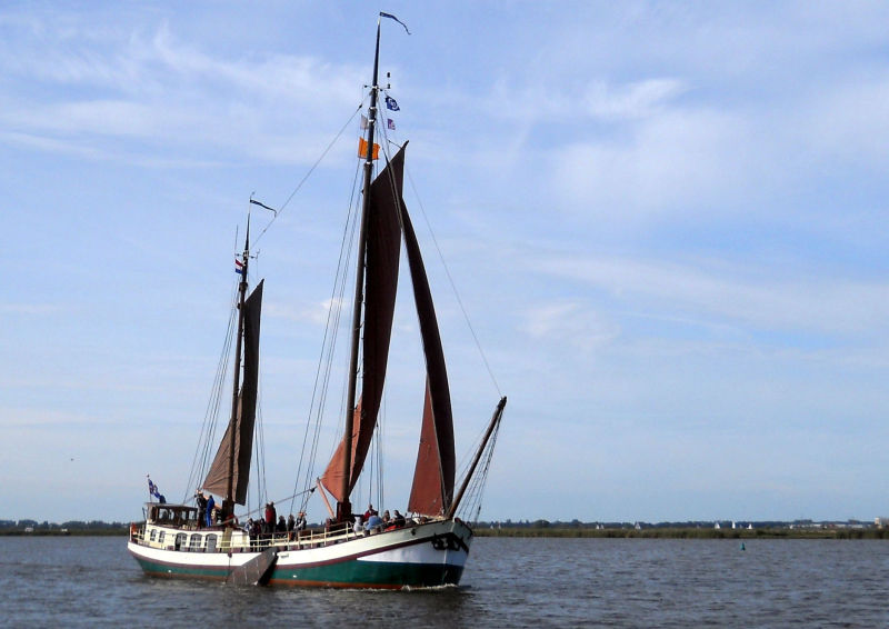 Klipper De Hoop von Friesland Charter auf dem Sneekermeer